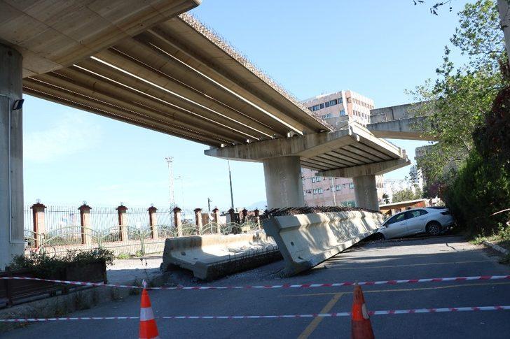 Depremde dev beton blokların araçların üzerine düşme anı G1