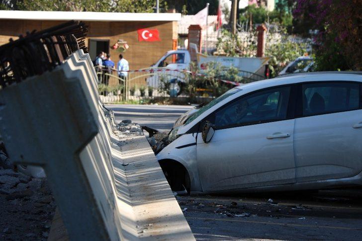 Depremde dev beton blokların araçların üzerine düşme anı G5