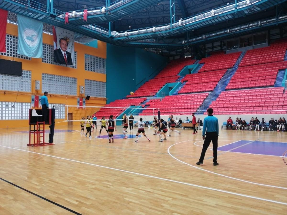 Van B&uuml;y&uuml;kşehir Kadın Voleybol takımı ligde doludizgin