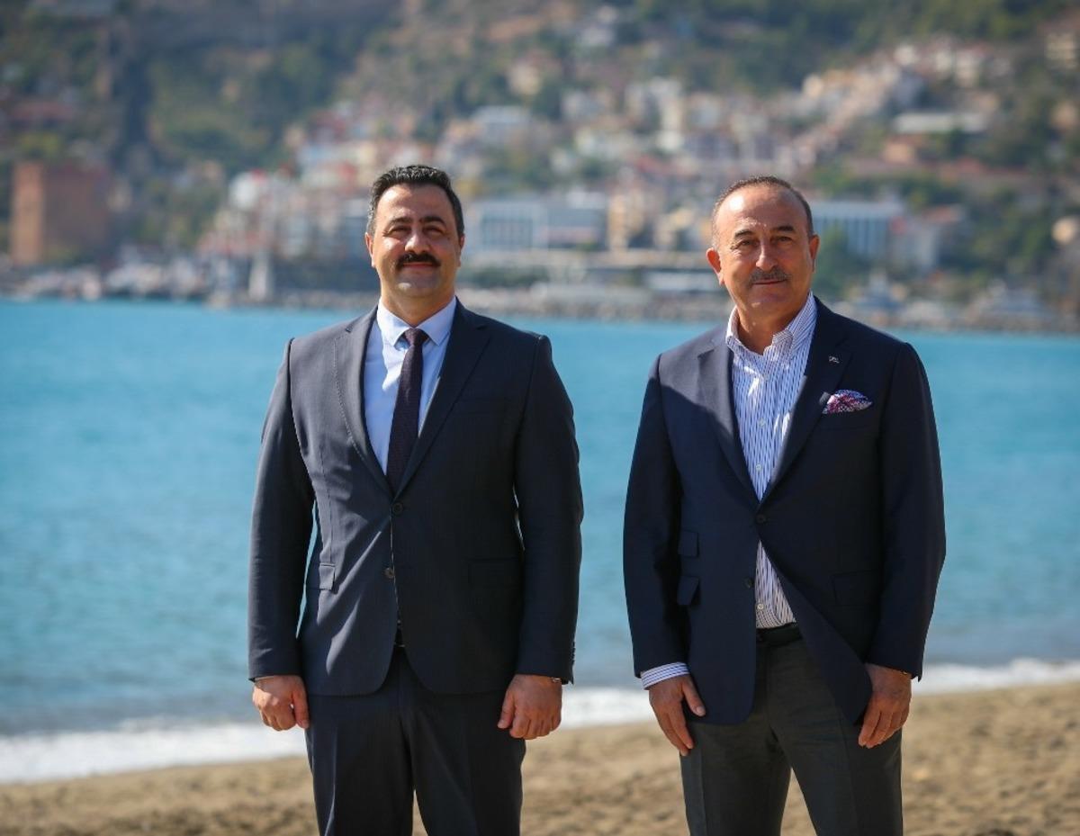 Rekt&ouml;r Kalan&rsquo;dan  Bakan &Ccedil;avuşoğlu&rsquo;na brifing