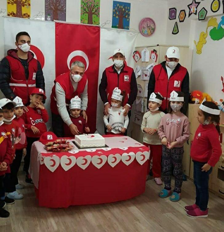 Minikler Kızılay Haftası’nı pasta keserek kutladı G3