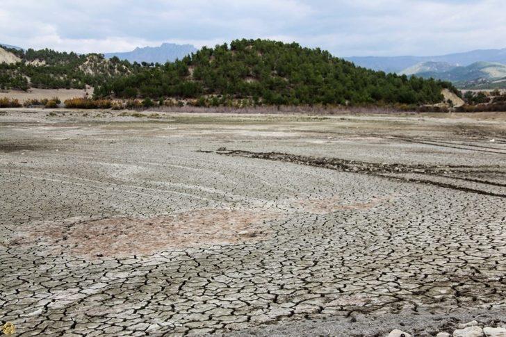 Sinop’ta ikiz göletler kurudu G3