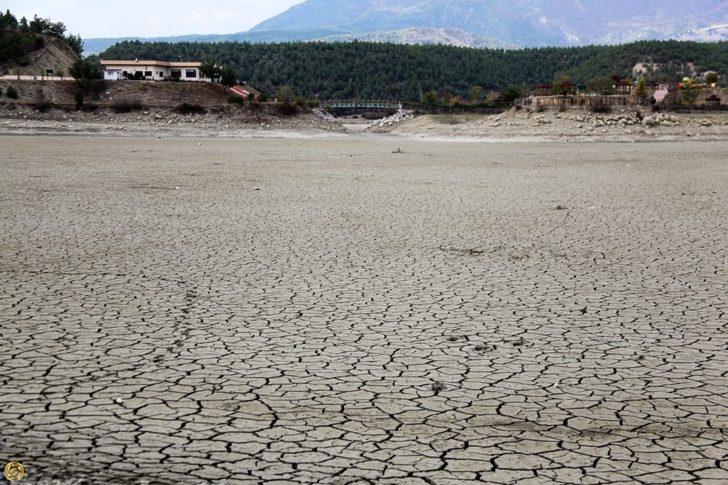 Sinop’ta ikiz göletler kurudu G4
