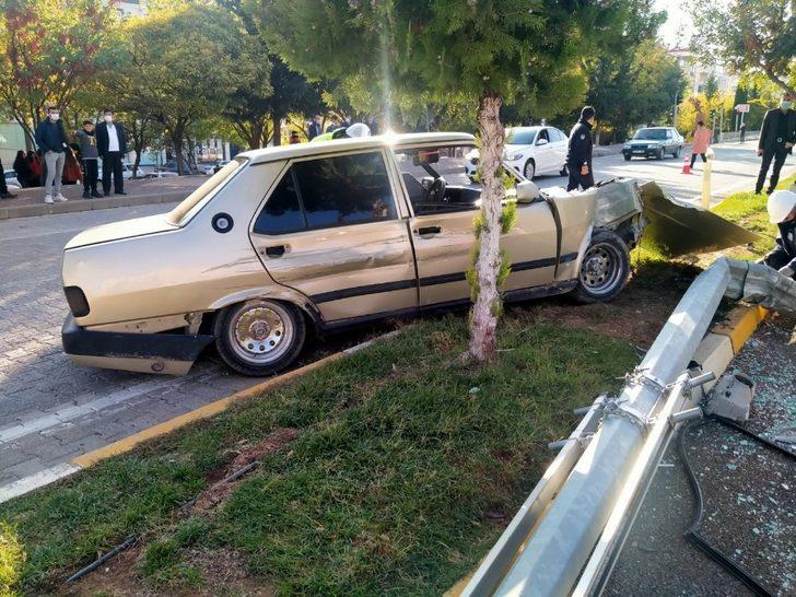 Otomobil elektrik direğine çarptı G3