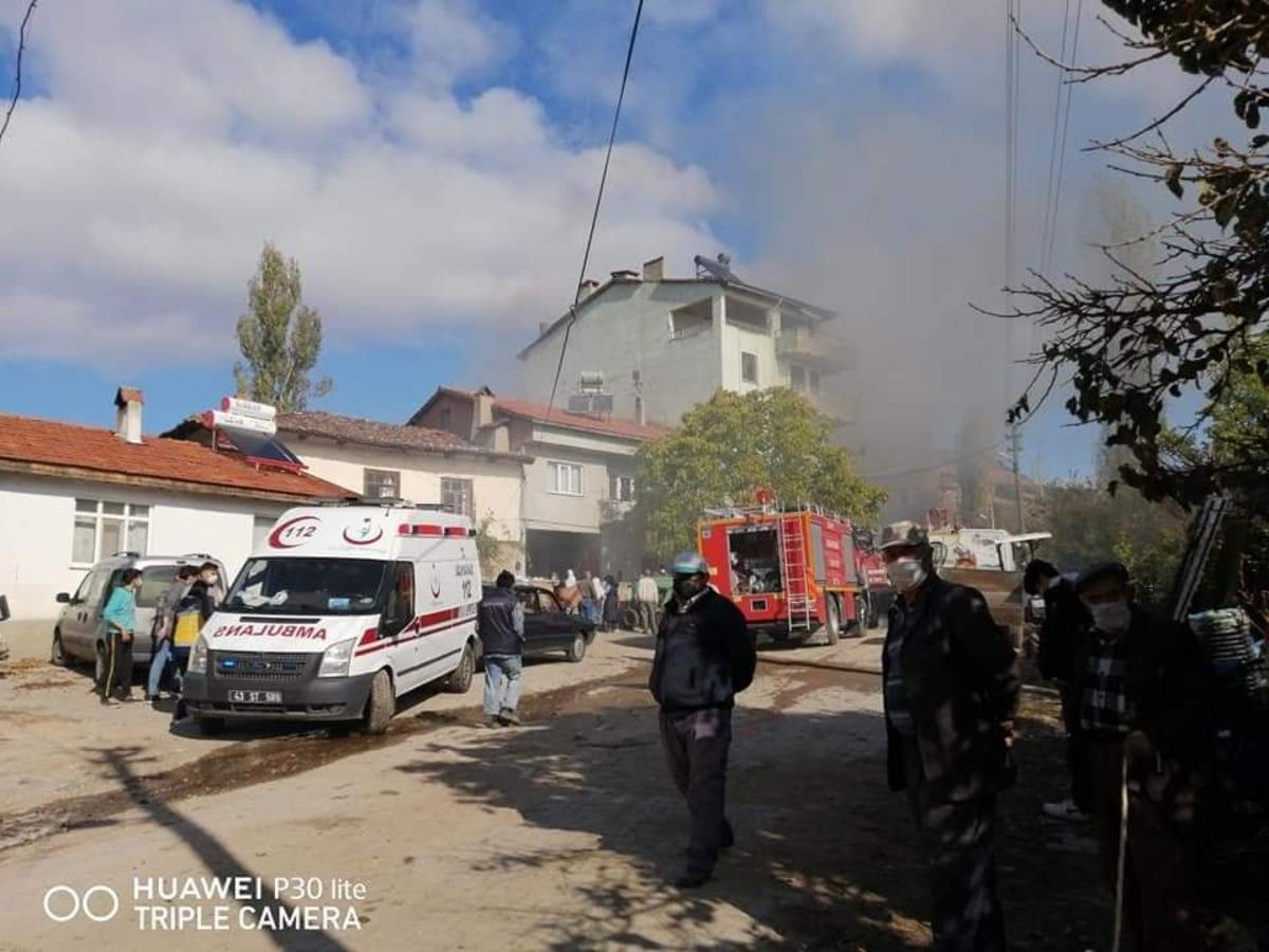 Simav&rsquo;daki yangında bir ev k&uuml;l oldu