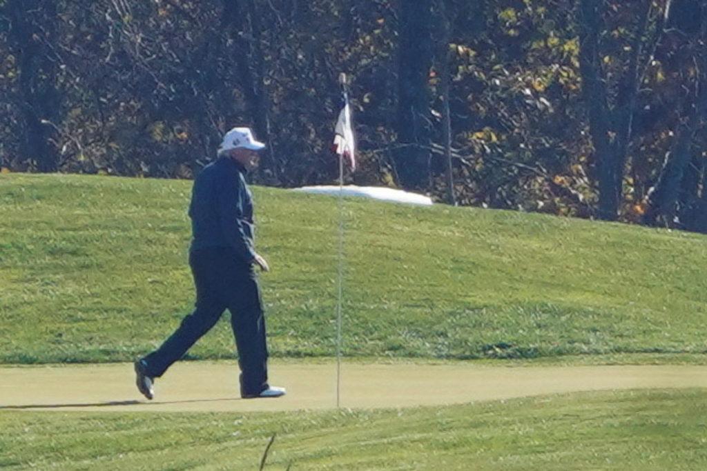 Seçimi kaybeden Trump golf oynarken görüntülendi
