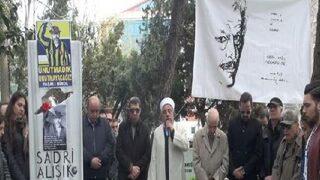 Sadri Alışık klasik otomobiliyle mezarı başında anıldı