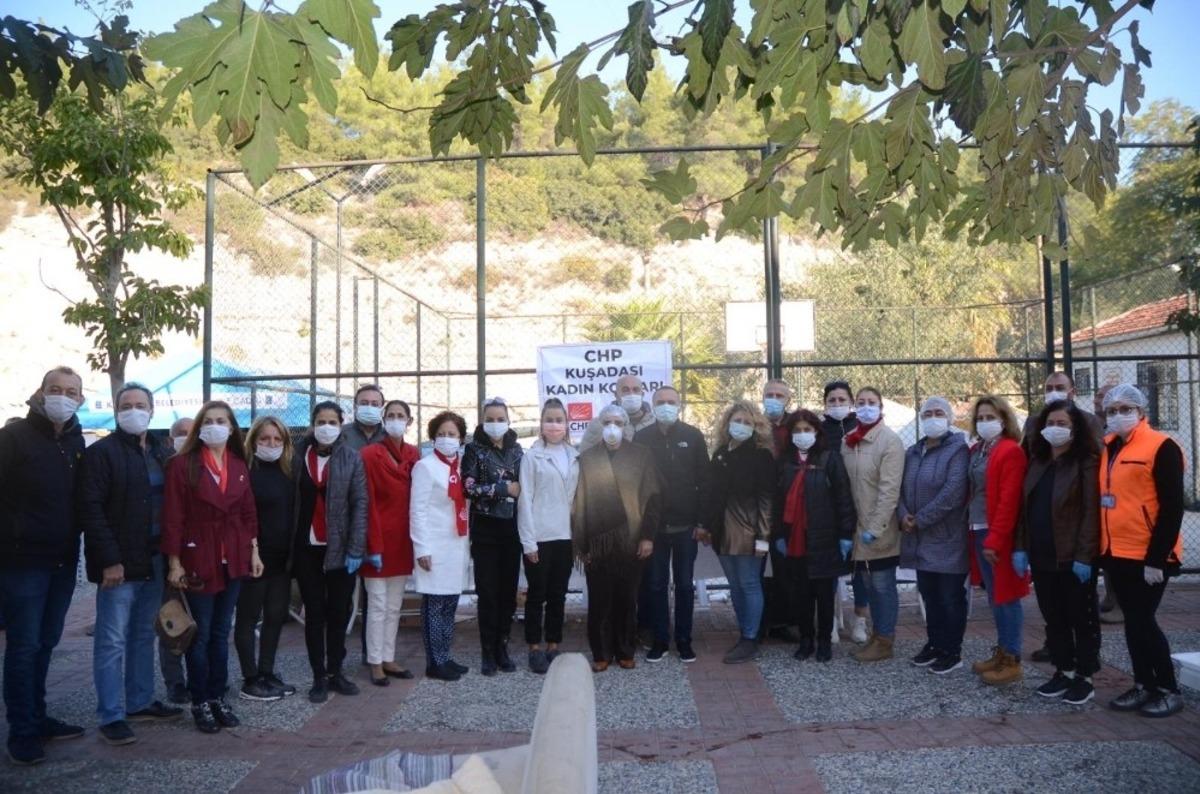 Kuşadası&rsquo;nda CHP&rsquo;li kadınlardan depremzedelere dayanışma kahvaltısı