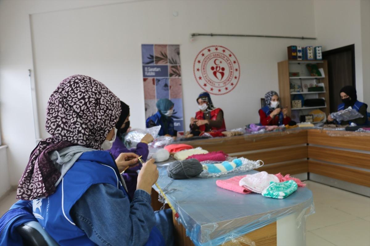 Adıyamanlı gen&ccedil;ler depremzede &ccedil;ocuklar i&ccedil;in harekete ge&ccedil;ti