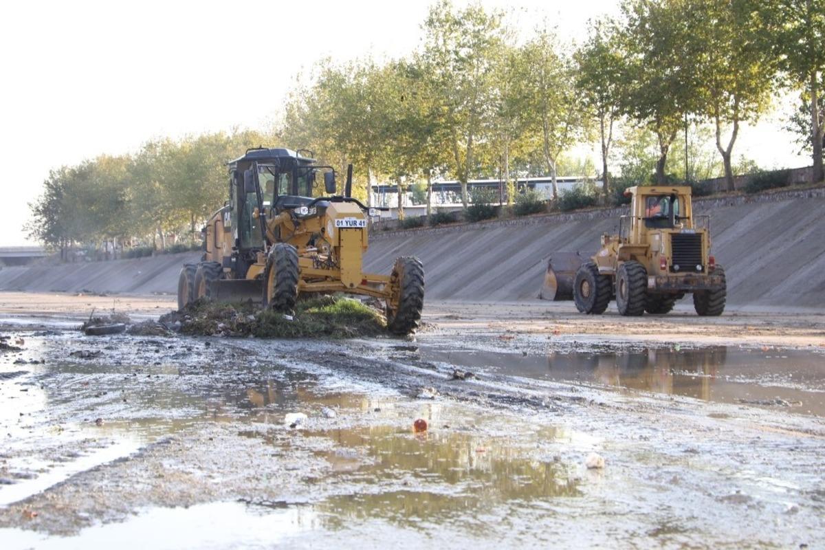 Sarı&ccedil;am Deresi temizlendi