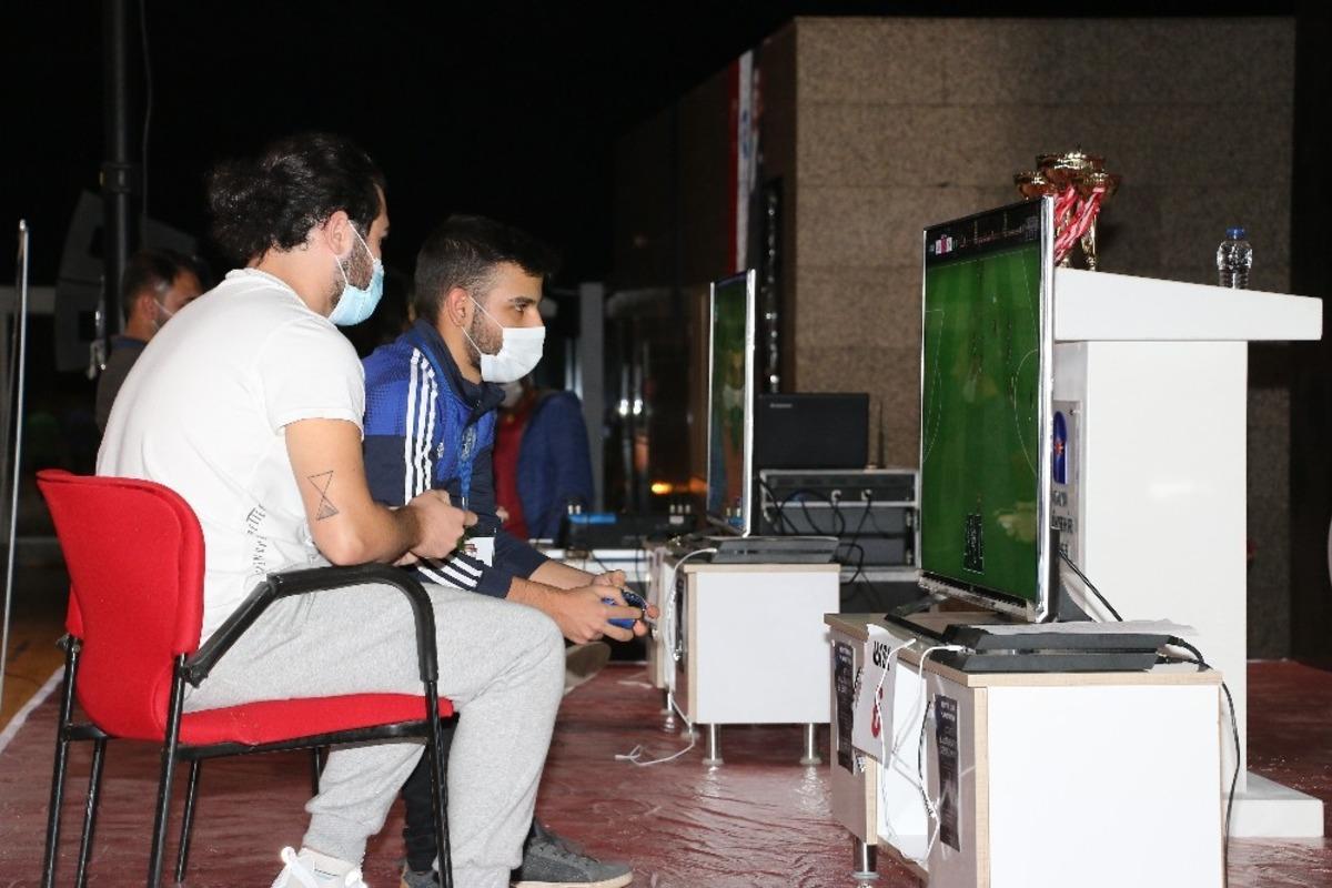 B&uuml;y&uuml;kşehir&rsquo;in e-spor turnuvası sona erdi