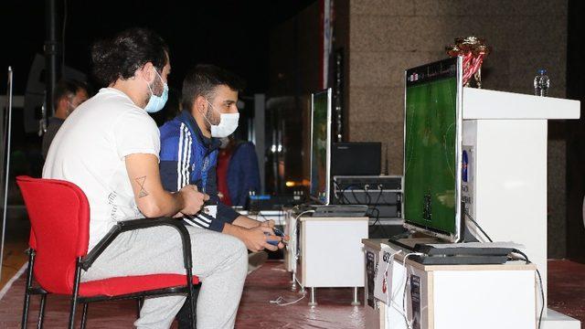 Büyükşehir’in e-spor turnuvası sona erdi