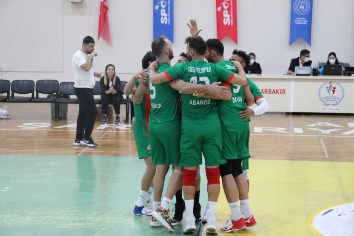 Cizre Belediyesi erkek voleybol takımı 5&rsquo;te 5 yaptı