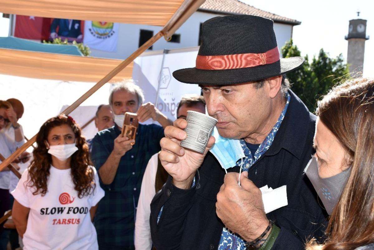 Tarsus&rsquo;taki yery&uuml;z&uuml; pazarı, renkli g&ouml;r&uuml;nt&uuml;lere sahne oluyor