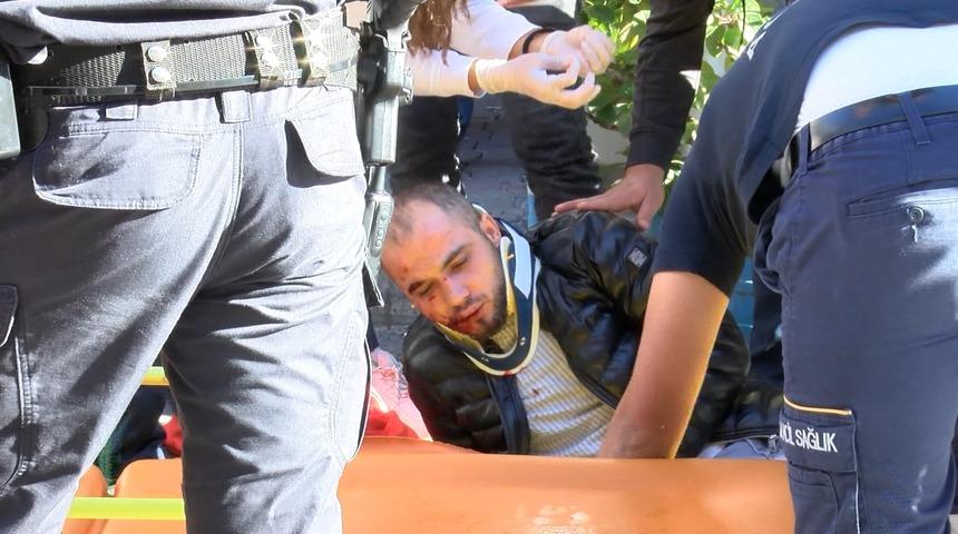 Küçükçekmece'de kamyonetin açık kapısının çarptığı kişi: Arkadaşım vurdu sandım