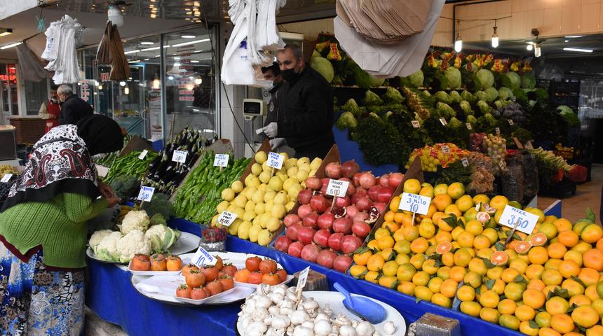Kapış kapış gidiyor! Pazara gelen bu tezgaha uğramadan dönmüyor