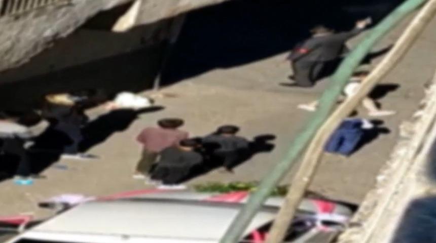 D&uuml;ğ&uuml;nde havaya ateş a&ccedil;an 2 maganda yakalandı