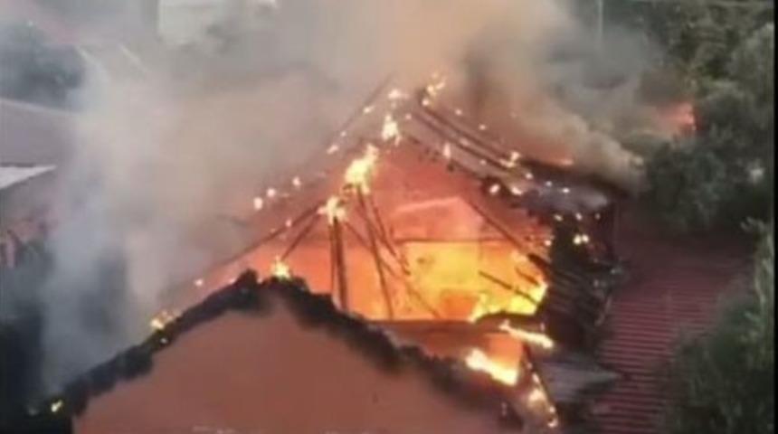 Antalya&rsquo;da m&uuml;stakil ev k&uuml;l oldu