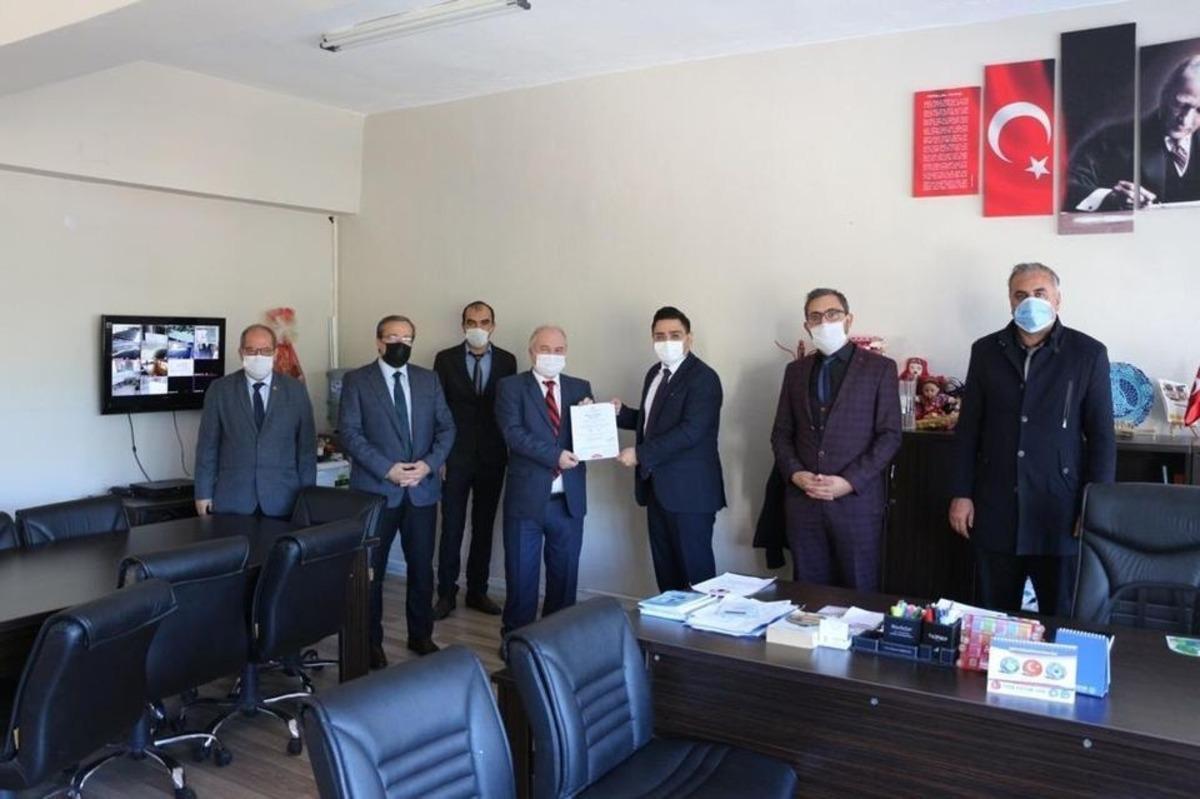 Şaphane&rsquo;de 5 okula belge verildi