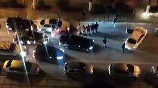 Pes dedirten görüntüler! Yolu trafiğe kapatıp halay çektiler