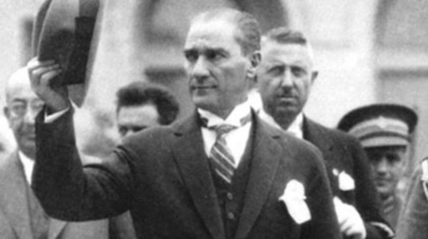 Mustafa Kemal Atatürk en çok hangi yemekleri severdi? Atatürk’ün sevdiği yemekler nelerdir? Mustafa Kemal Atatürk’ün en sevdiği yemekler...