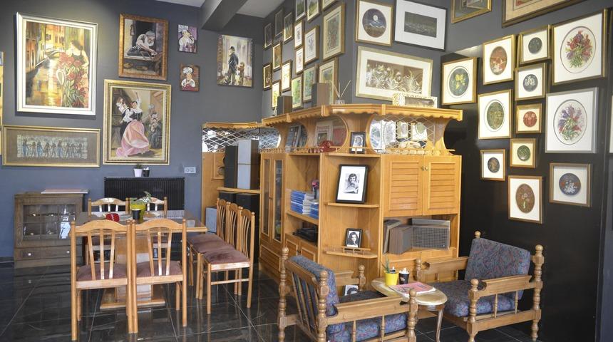 Bu kafede her şey satılık! Konsept gereği "dükkan sizin"