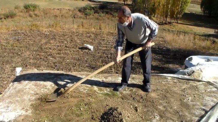 Toprak damlı köy evlerinde kış hazırlığı G3