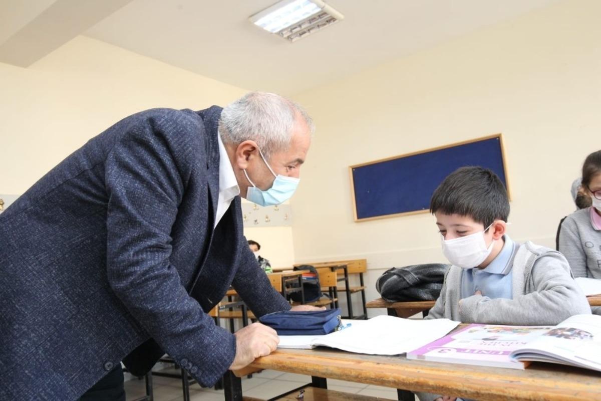 Başkan B&uuml;y&uuml;kg&ouml;z Yıldırım Beyazıt&rsquo;ta bayrak t&ouml;renine katıldı
