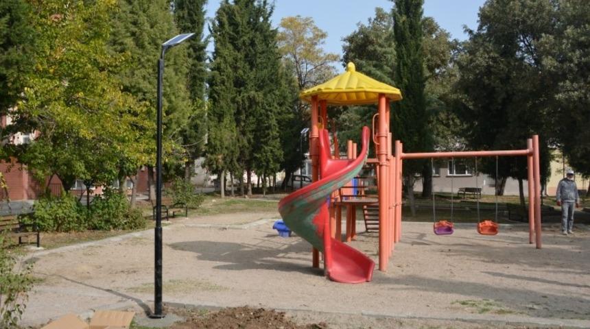 Parklar güneş enerjisi ile aydınlatılacak