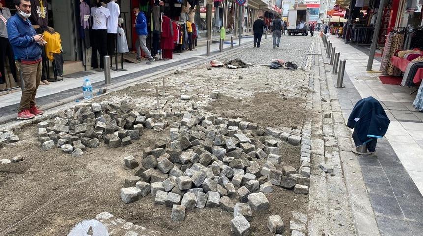 Yol bakım ve onarım &ccedil;alışmaları s&uuml;r&uuml;yor