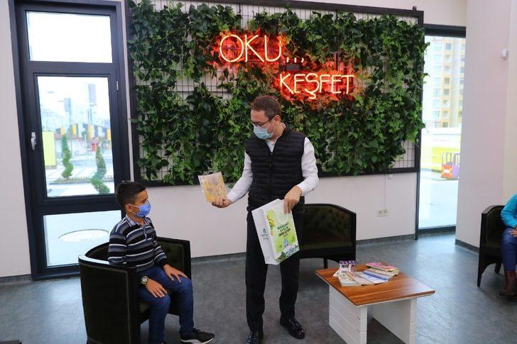 Başkan Kartoğlu çocuklara kitap okudu G1