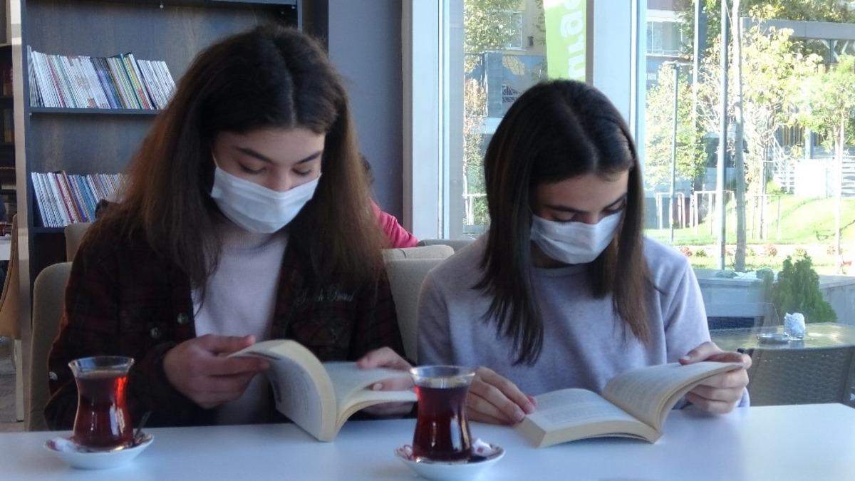 Deniz manzaralı Millet Bah&ccedil;esi&rsquo;nin k&uuml;t&uuml;phanesi hizmete a&ccedil;ıldı