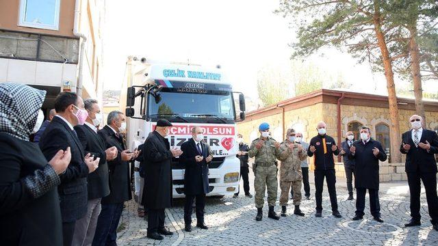 İzmir için toparlanan yardımlar Bayburt’tan yola çıktı