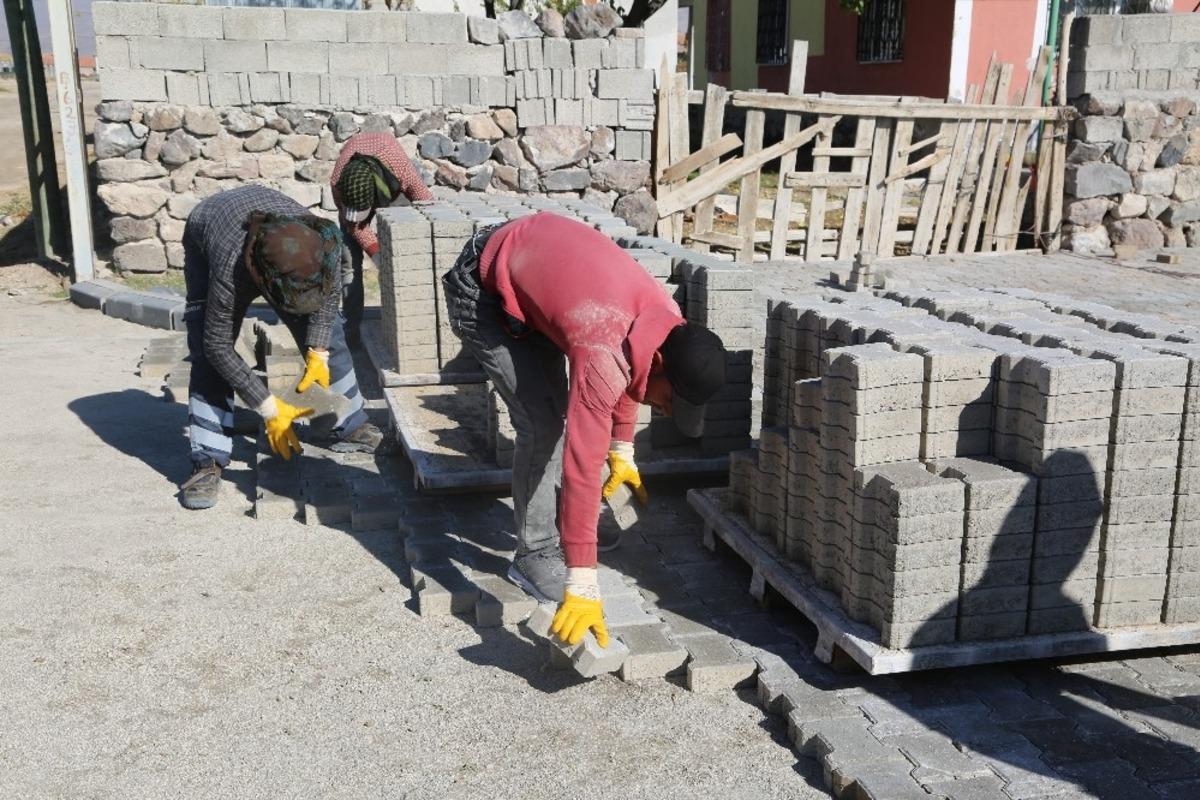 Develi&rsquo;de parke &ccedil;alışmaları devam ediyor