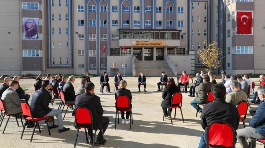 Üniversite gibi okul