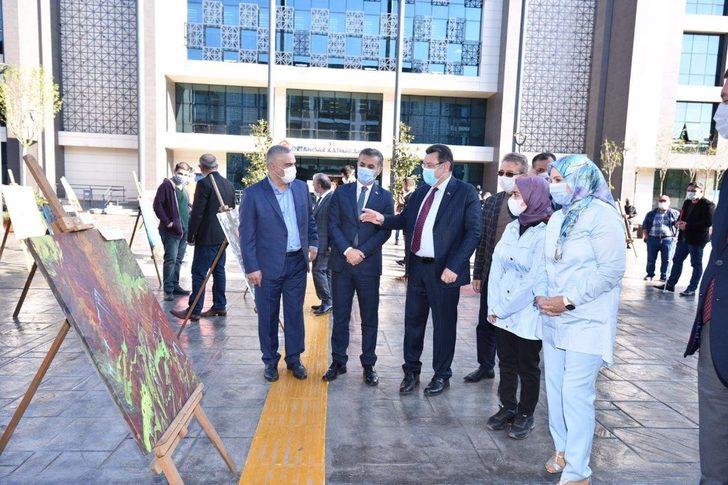 Lösemili çocuklar yararına resim sergisi düzenlendi G2