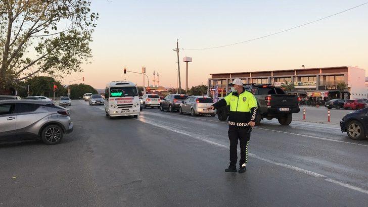Kuşadası’nda minibüslerde maske denetlemesi yapıldı G1