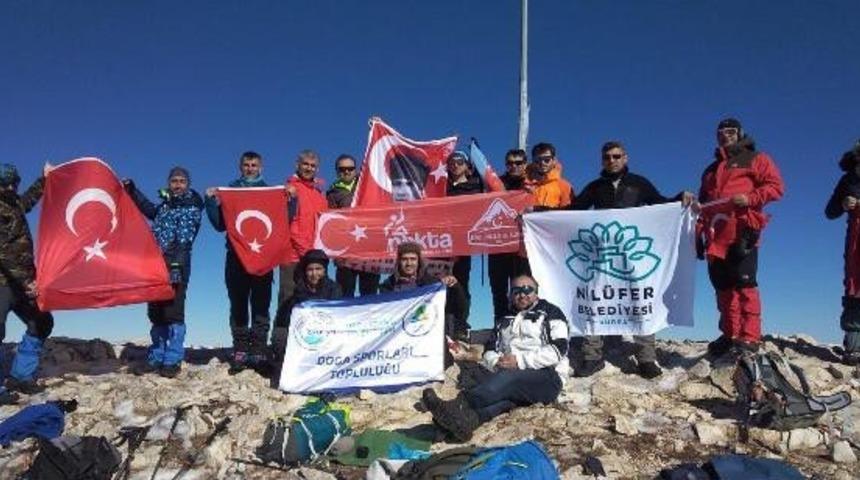 Uludağ’ın zirvesinde Atatürk’ü andılar