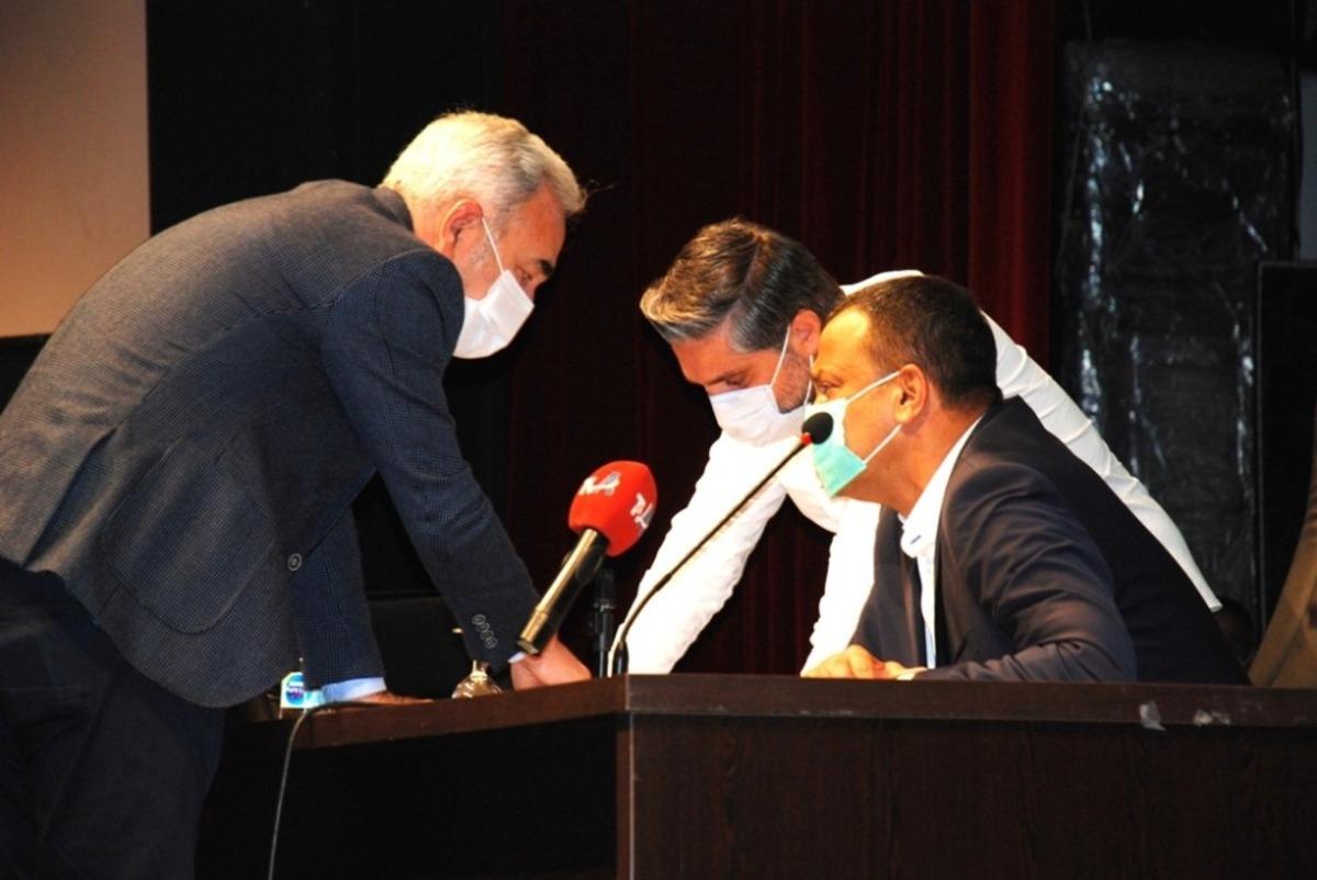 Adana B&uuml;y&uuml;kşehir&rsquo;de bor&ccedil;lanma tartışması