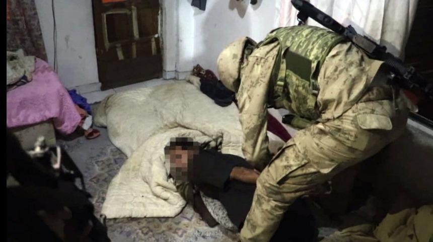 Eylem arayışındaki ter&ouml;ristlere baskın! Yakalandılar