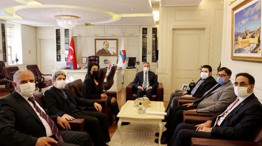 Başkan Sayan&rsquo;dan Aİ&Ccedil;&Uuml; Rekt&ouml;r&uuml; Karabulut&rsquo;a ziyaret