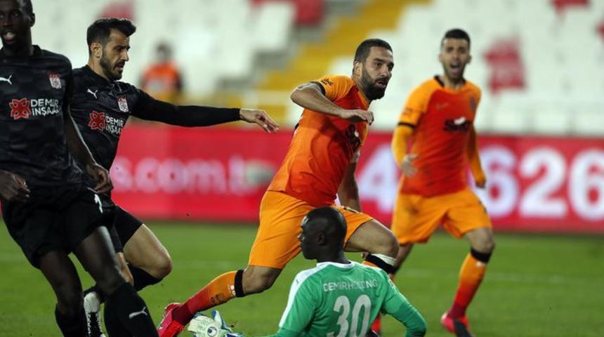 Arda Turan g&uuml;ndem oldu! "Sihrini geri kazanıyor..."