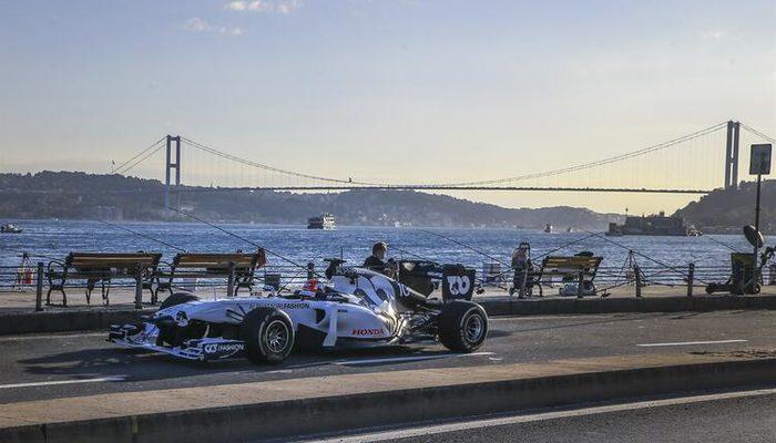 Formula 1 araçları İstanbul sokaklarında