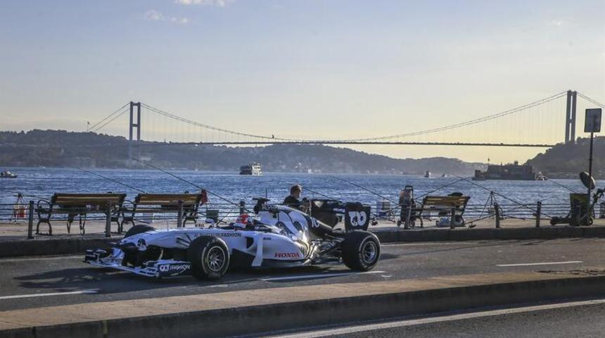 Formula 1 araçları İstanbul sokaklarında 