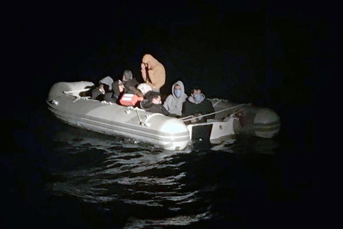 22 d&uuml;zensiz g&ouml;&ccedil;men kurtarıldı