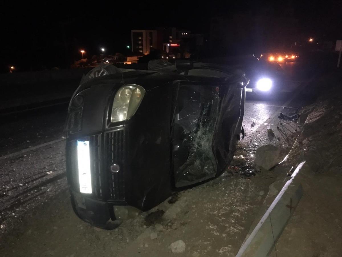 Kuşadası&rsquo;nda domuza &ccedil;arpan ara&ccedil; takla attı, 1 yaralı