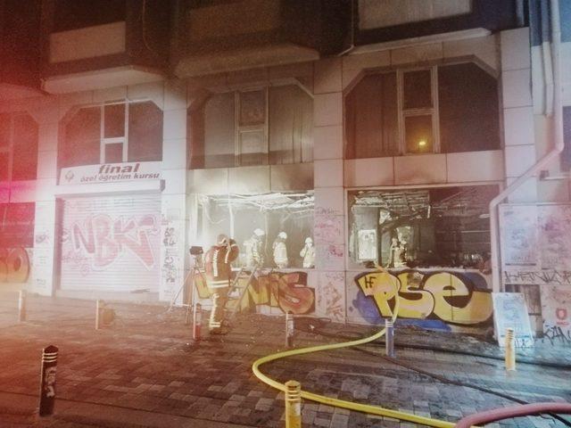 Kadıköy’de beş katlı özel eğitim kurumu alev alev yandı Son Dakika