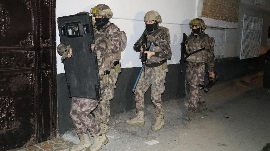 Adana’da şafak vakti torbacı operasyonu