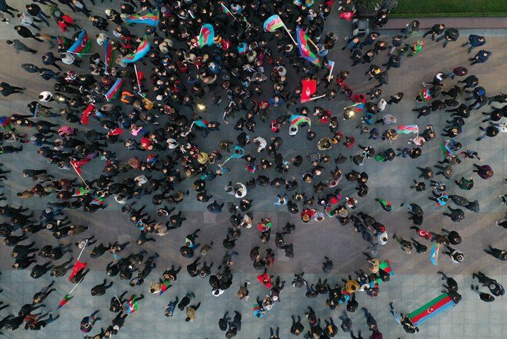 Azerbaycan halkı Karabağ zaferini meydanlarda kutluyor