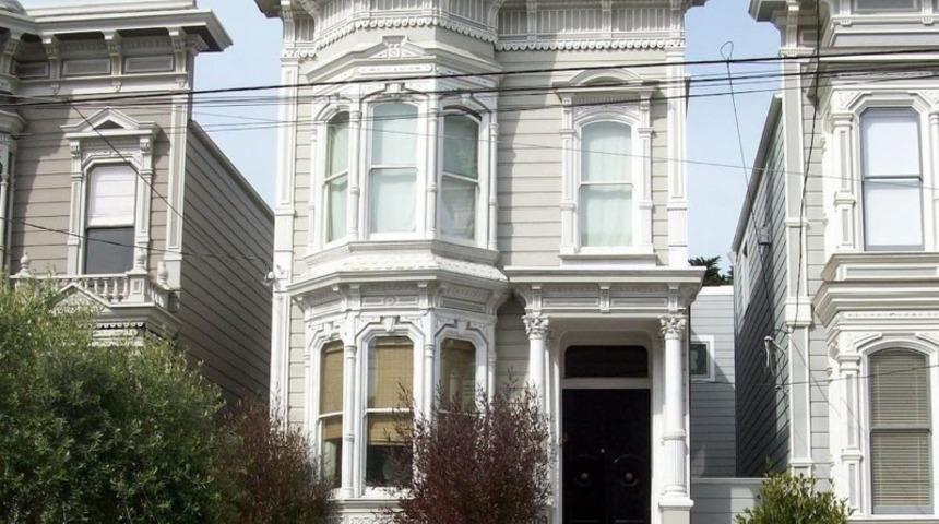 Komşular panik içinde! Efsane dizi Bizim Ev’in çekildiği ev 5 milyon dolara satıldı 